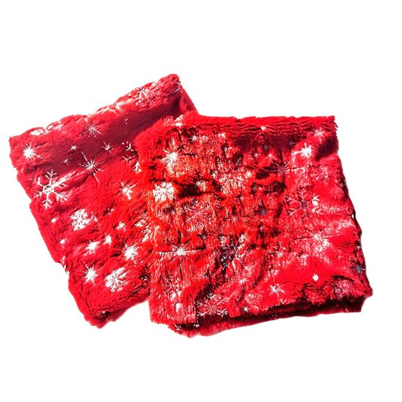 FUTEI Holiday Red Faux Fur w/Silver Snowflakes & Stars Pillow Covers 18" Set 2 - Picture 2 of 10